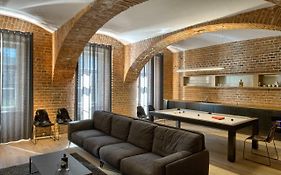 Unique Flat 22